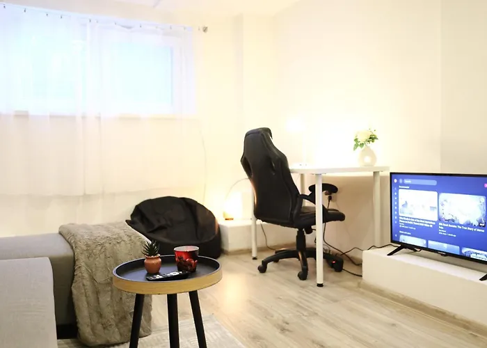 Chill Vibes Netflix, Ps5 & Free Parking! * Prag
