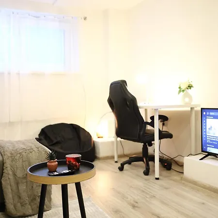 Chill Vibes Free Parking Ps5 Netflix & * Prag