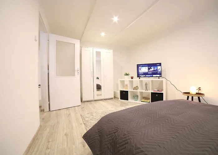 Chill Vibes Netflix, Ps5 & Free Parking!